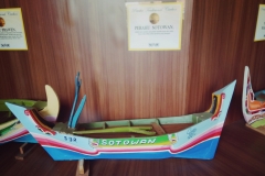 Koleksi miniatur perahu nelayan di Museum Cakrabuwana