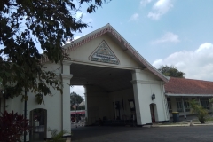 Gerbang utama (regol) kraton Paku Alaman